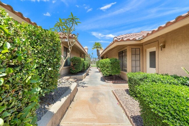 Building Photo - 77784 Woodhaven Dr S