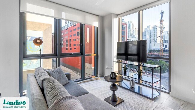 Foto del edificio - 698 NE 1st Ave