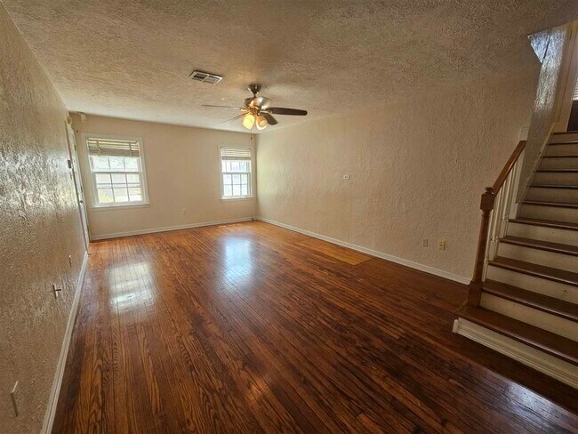Foto del edificio - 1331 NW Cherry Ave