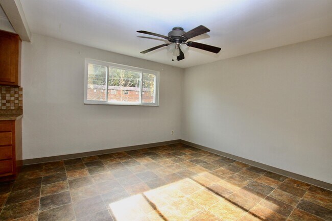 Building Photo - 177 Bale Dr