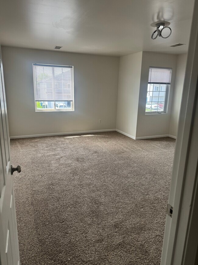 Foto del edificio - 2364 Cherry Tree Ln