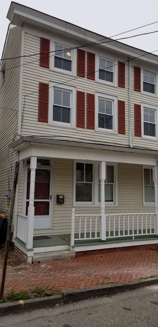 Building Photo - 131 N Main St