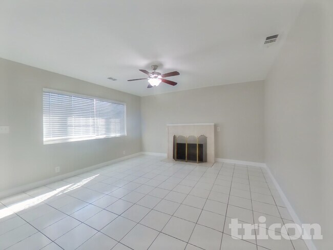 Building Photo - 684 Brown Ave