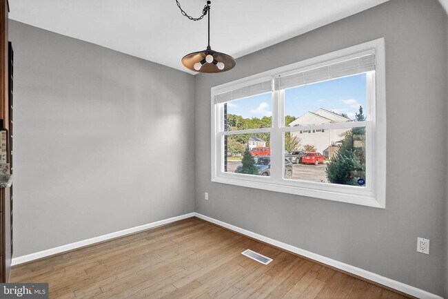 Foto del edificio - 1694 Forest Hill Ct