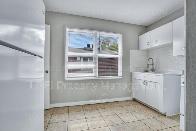Foto del edificio - 1429 Nightingale Rd