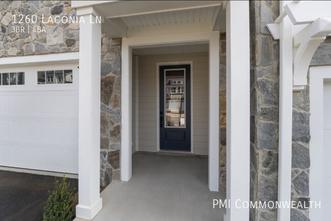 Building Photo - 3 Bed / 2 Full / 2 Half Bath Townhouse (Av...