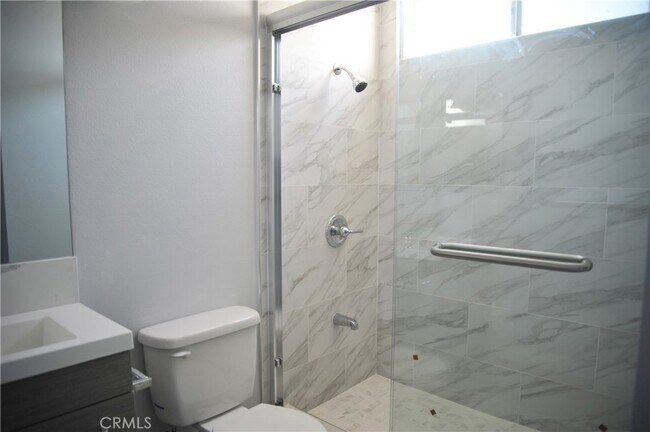 Building Photo - 2337 S Greenwood Pl