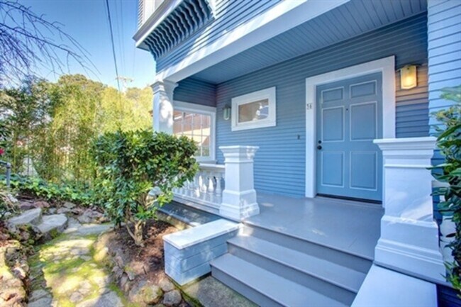 Foto del edificio - 34-36 BULKLEY AVE