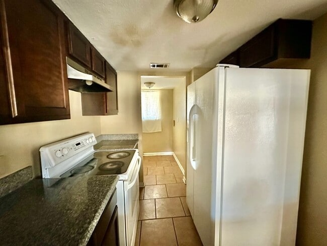 Building Photo - 148 Bayou Dr