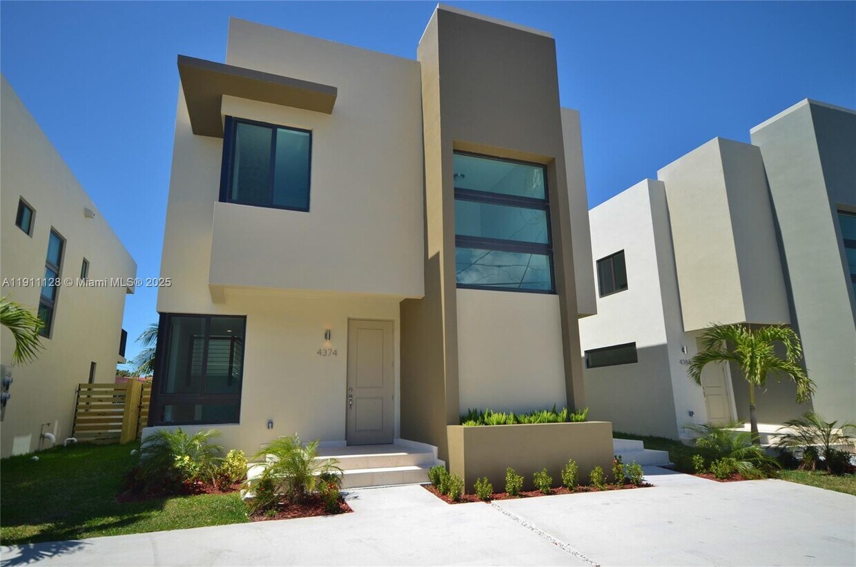 Foto principal - 4374 E 10th Ave