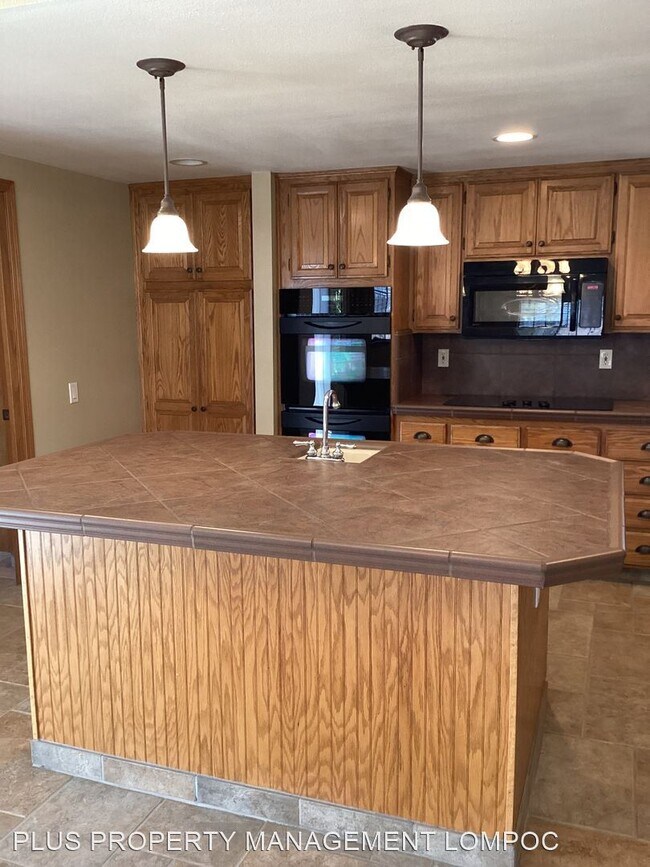 Foto del edificio - 4 br, 2 bath House - 1516 North "E" Street