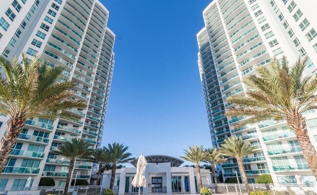 Foto del edificio - Direct riverfront 3 bedroom 3 bath