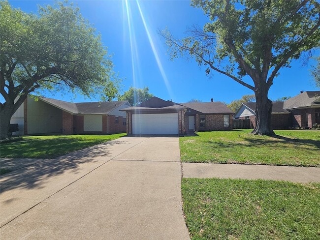 Photo - 16715 Rockbend House