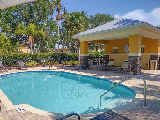 Foto del edificio - Annual Unfurnished 3 Bedroom 2.5 Bathroom ...