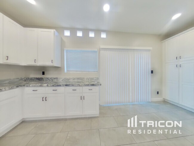 Foto del edificio - 4007 E Apollo Rd