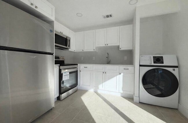 Photo - 736 Neil Rd House