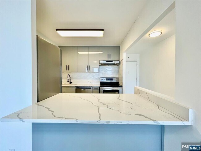 Foto del edificio - 770 Anderson Ave