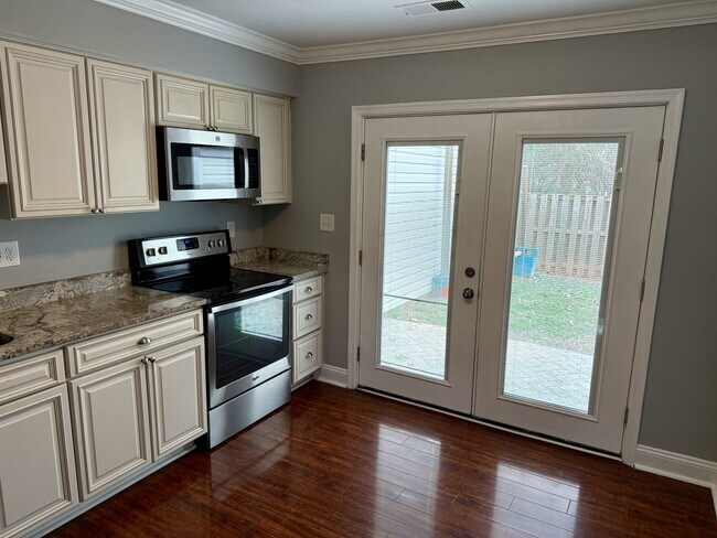 Foto del edificio - 568 Lancaster Pl