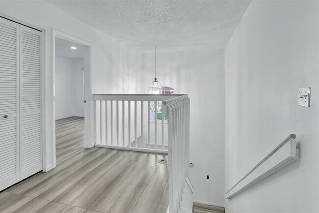Foto del edificio - 10763 Buttonwood Lake Dr
