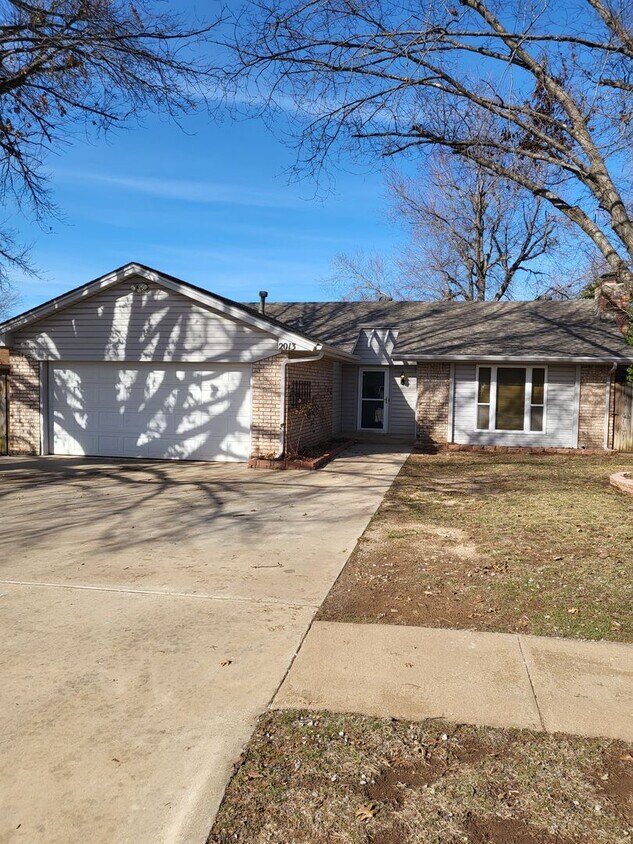 Primary Photo - (3) Bed/(2) Bath w/ Updates in Kitchen and...