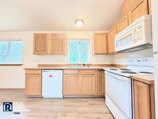 Building Photo - Spacious Graham Home with 2-Car Garage & Large Backyard