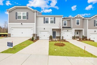 Building Photo - 4135 Smt Wds Dr