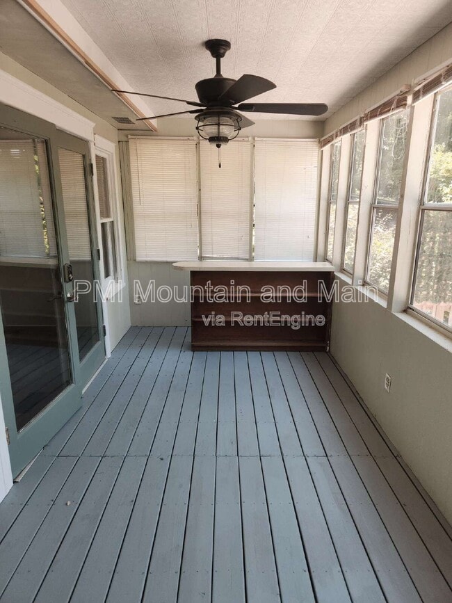 Building Photo - 488 Lake Hosea Dr