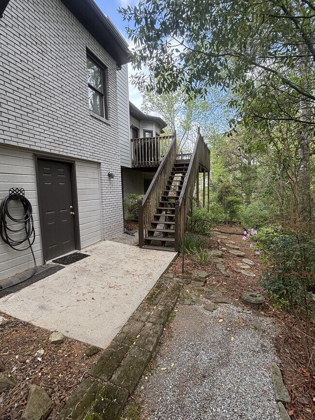 Building Photo - Spacious 3 Bed 2 Bath Home In Homewood With Large Basement