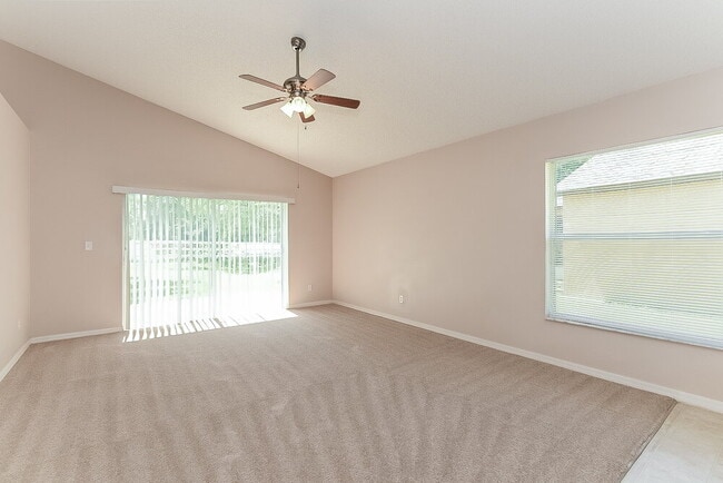 Building Photo - 1050 Bluegrass Dr