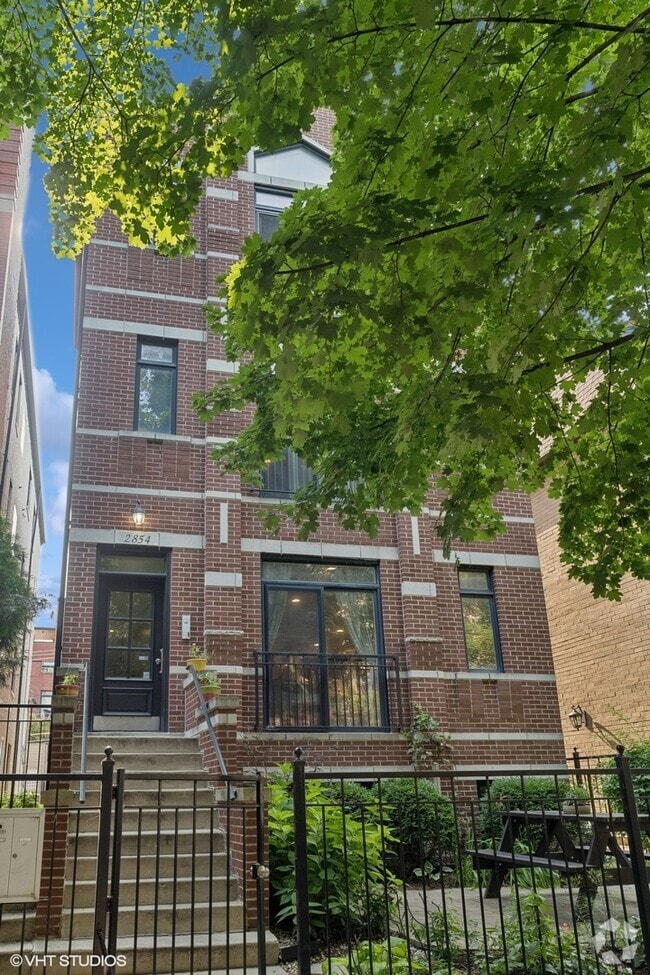 Building Photo - 2854 N Burling St