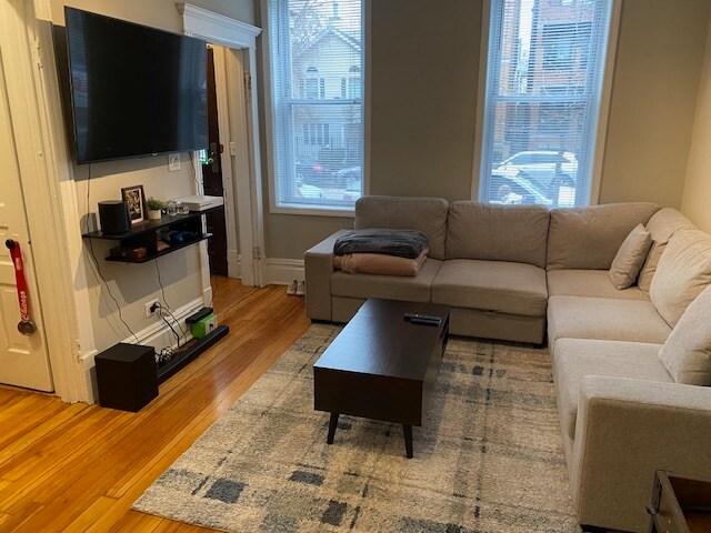 Foto del edificio - 2336 N Southport Ave