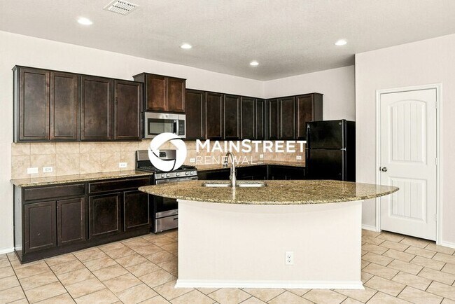 Foto del edificio - 4 Bedroom Pet-Friendly Home in San Antonio, TX with Main Street Renewal