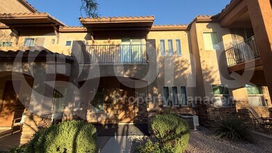 Building Photo - 2821 S Skyline Dr