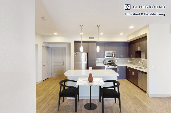 Foto del edificio - 121 E. Route 66-SI FL3-ID11252A