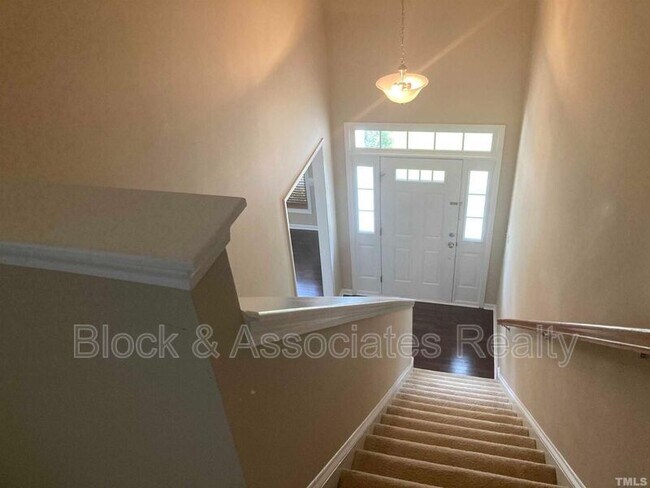 Foto del edificio - 100 Acorn Falls Ct