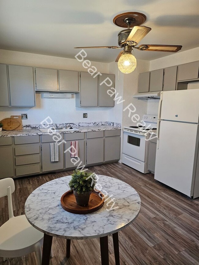 Building Photo - 4717 Cactus Way