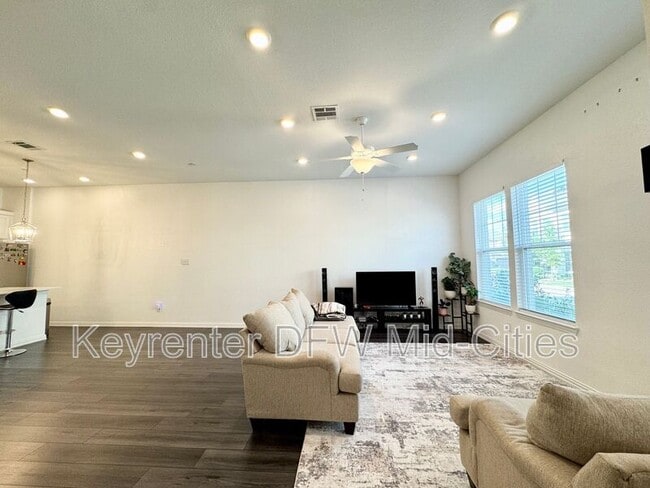 Photo - 9927 Tolbert St House