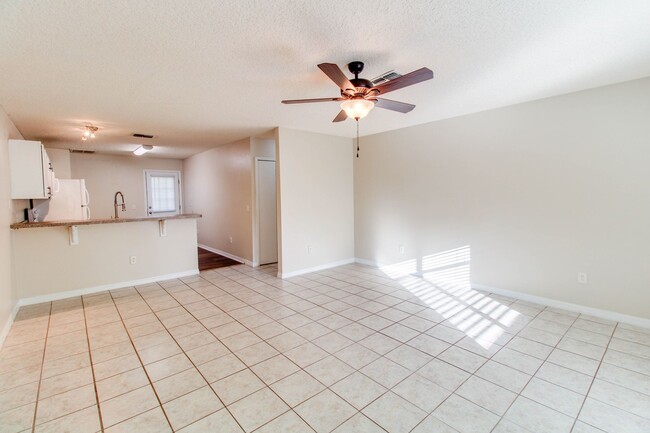 Building Photo - 438 Jennifer Ln