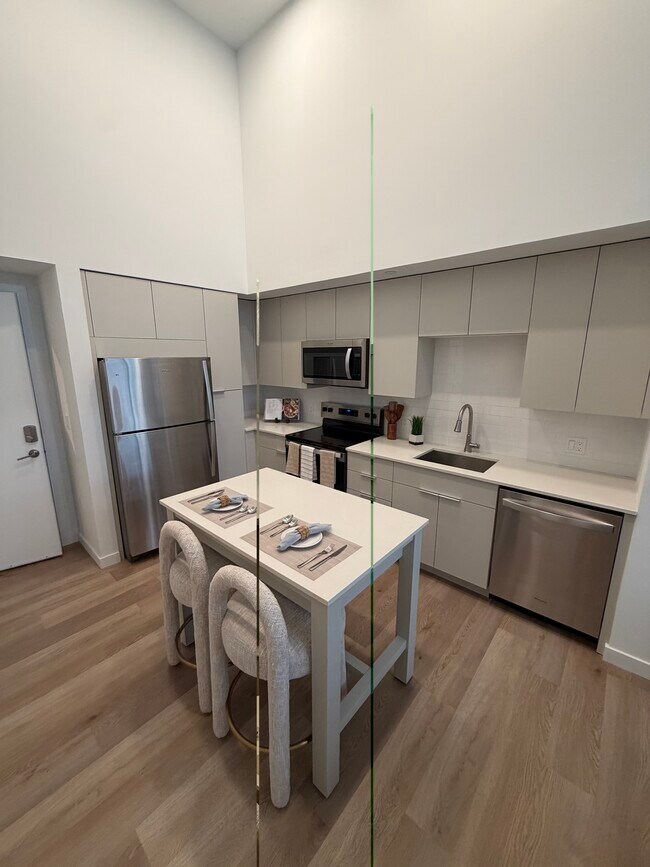 Building Photo - 406 N 20th Ave