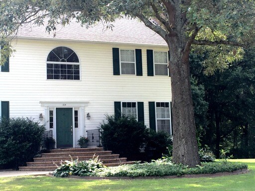 Foto del edificio - 104 Pleasant Woods Rd