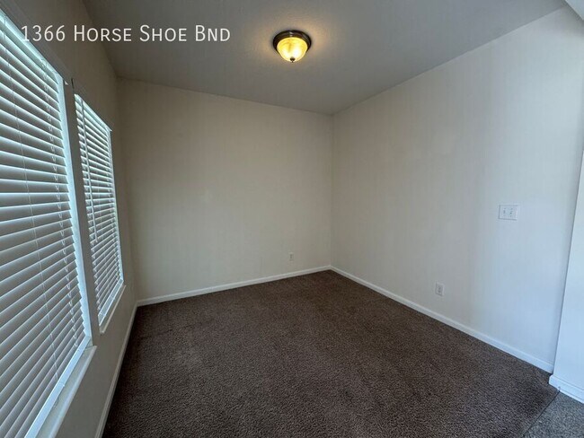 Foto del edificio - 1366 Horse Shoe Bnd