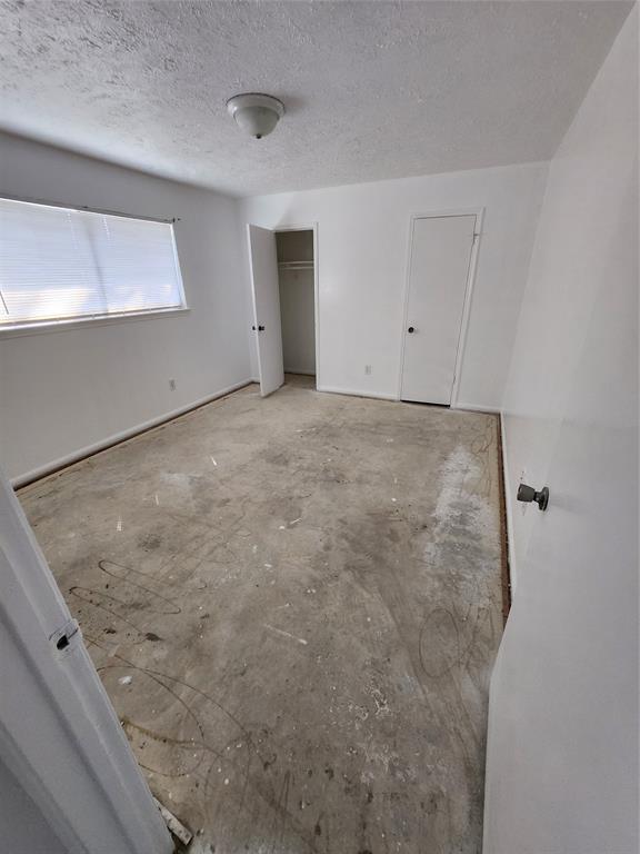 Foto del edificio - 14530 Roundstone Ln