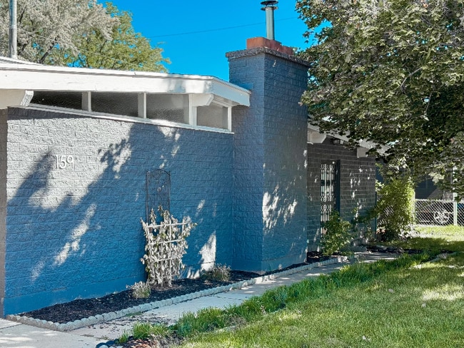 Building Photo - 159 E Diamond St