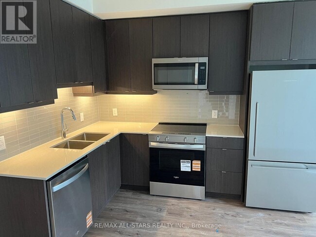 Building Photo - 3260 Sheppard Ave E