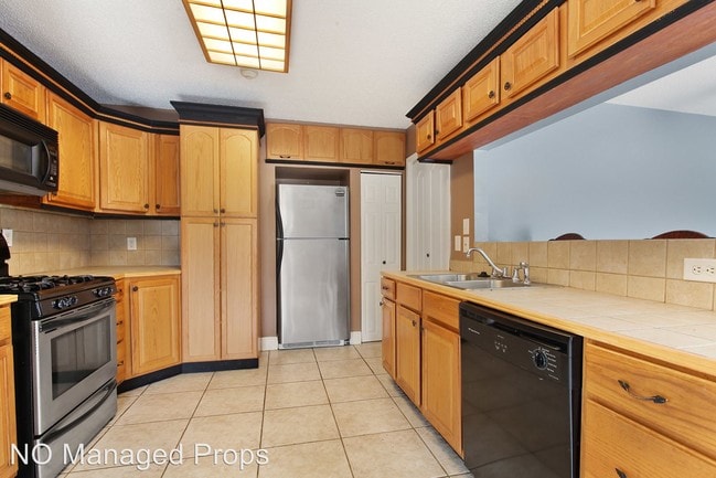 Building Photo - 3 br, 2 bath House - 784 Oakwood Ave.