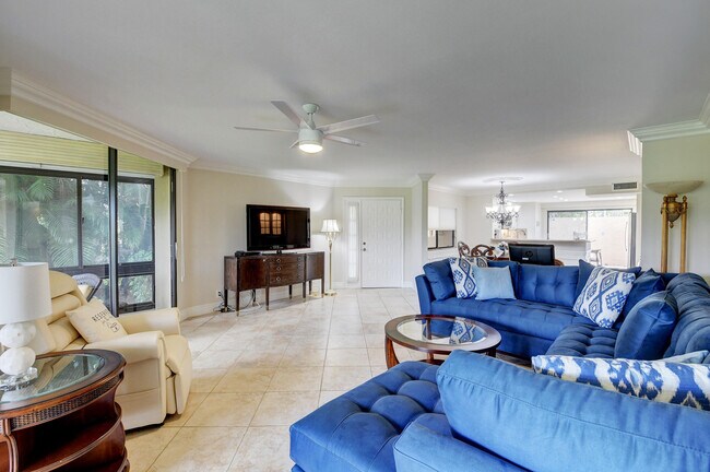 Building Photo - 7242 Clunie Pl