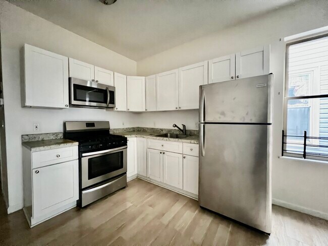 684 Grove St Unit 3R - 688 Grove St