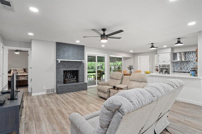Foto del edificio - 811 Salem Ln