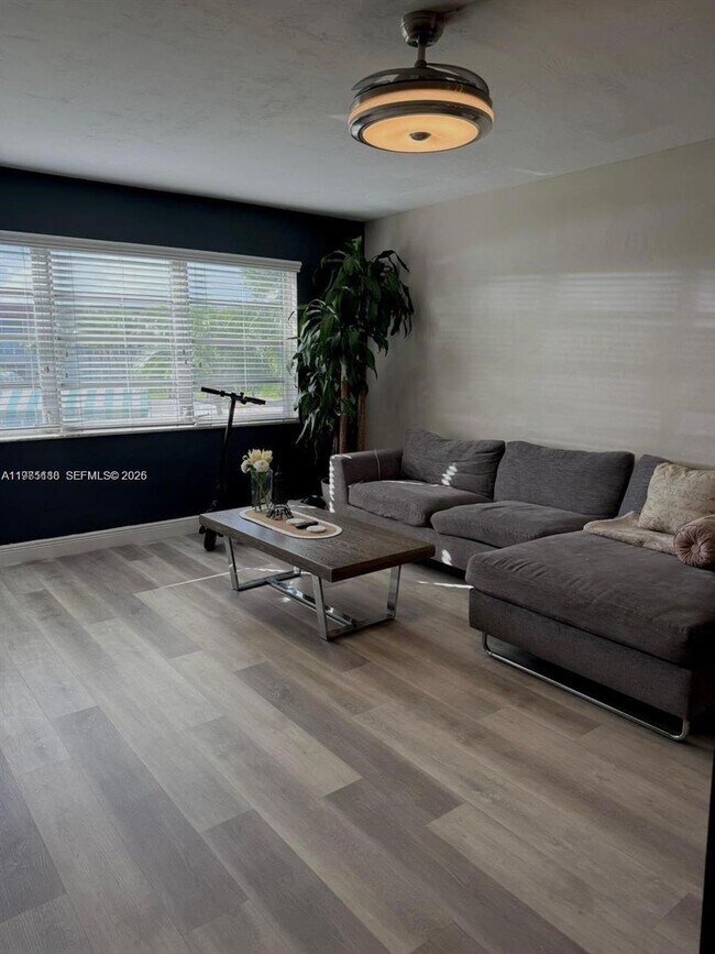 Foto del edificio - 1530 NE 191st St