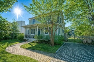 Building Photo - 460 Bay Ave